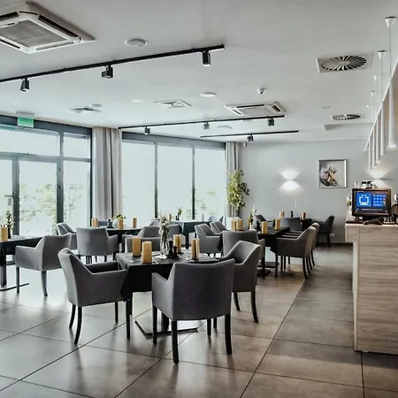 Πανσιόν Restauracja Park Szwajcaria